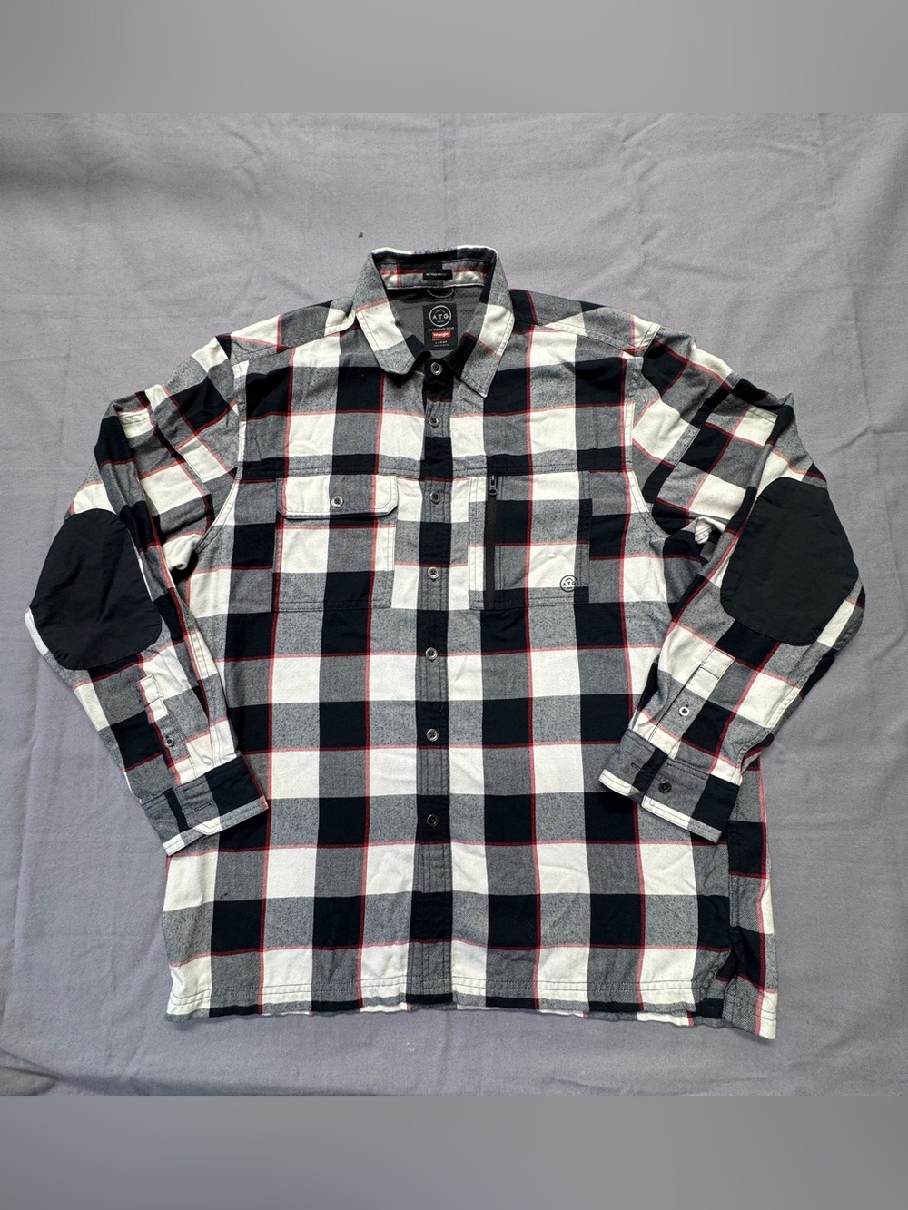 Wrangler ATG Black White Plaid Button-Down Shirt with Red Trim BK35 men’s Large